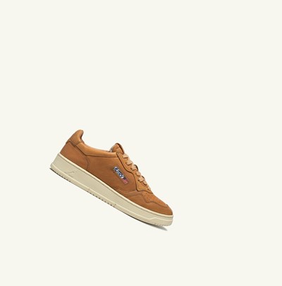 Women's Autry Medalist Low Trainers Brown | 408527UJB