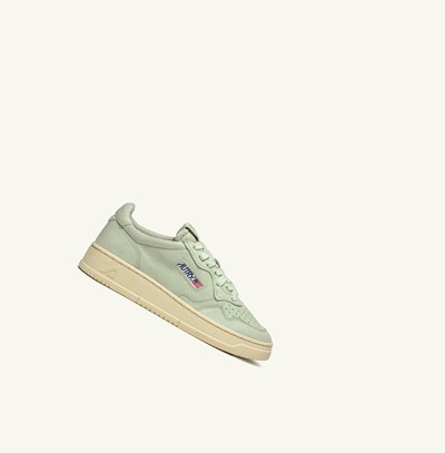 Women's Autry Medalist Low Trainers Green | 907158LCN