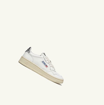 Women's Autry Medalist Low Trainers White Silver | 018493NVT