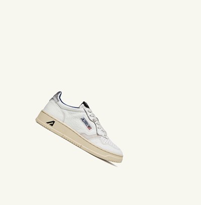 Women's Autry Medalist Low Trainers White | 109685GUR