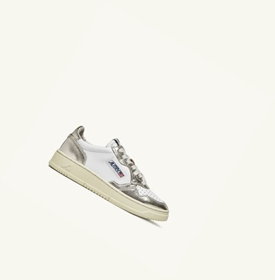 Women's Autry Medalist Low Trainers White | 302978OGR