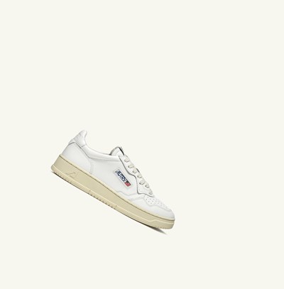 Women's Autry Medalist Low Trainers White | 639842NDG