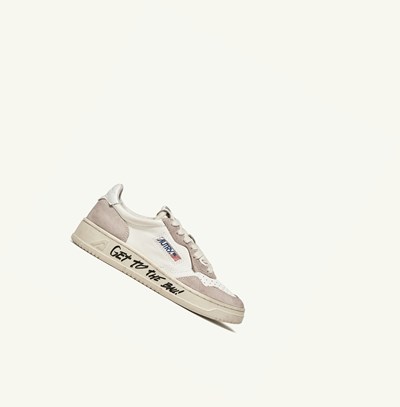 Women's Autry Medalist Low Trainers White | 708965KJV