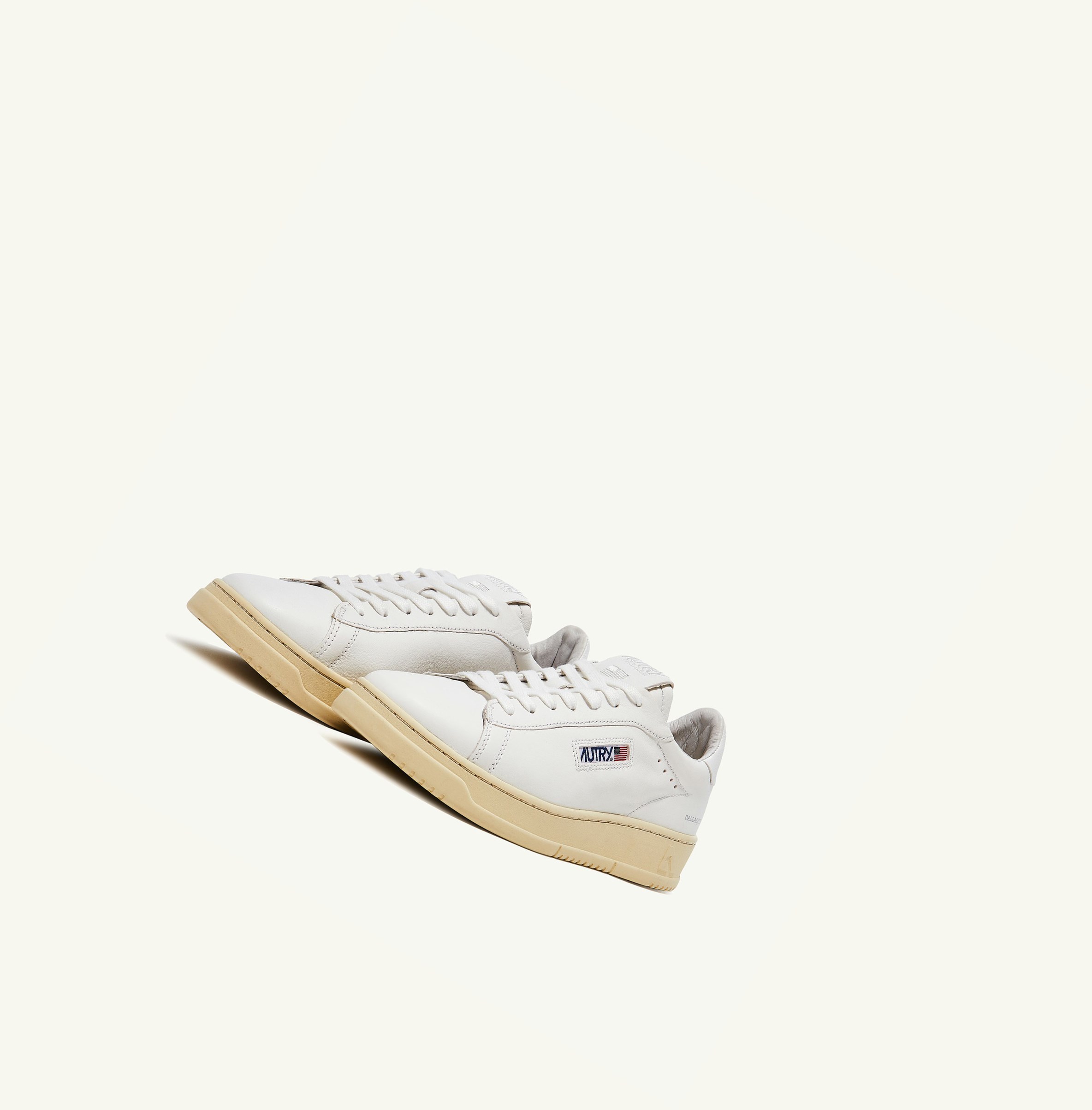 Men's Autry Dallas Low Trainers White | 736948FKX