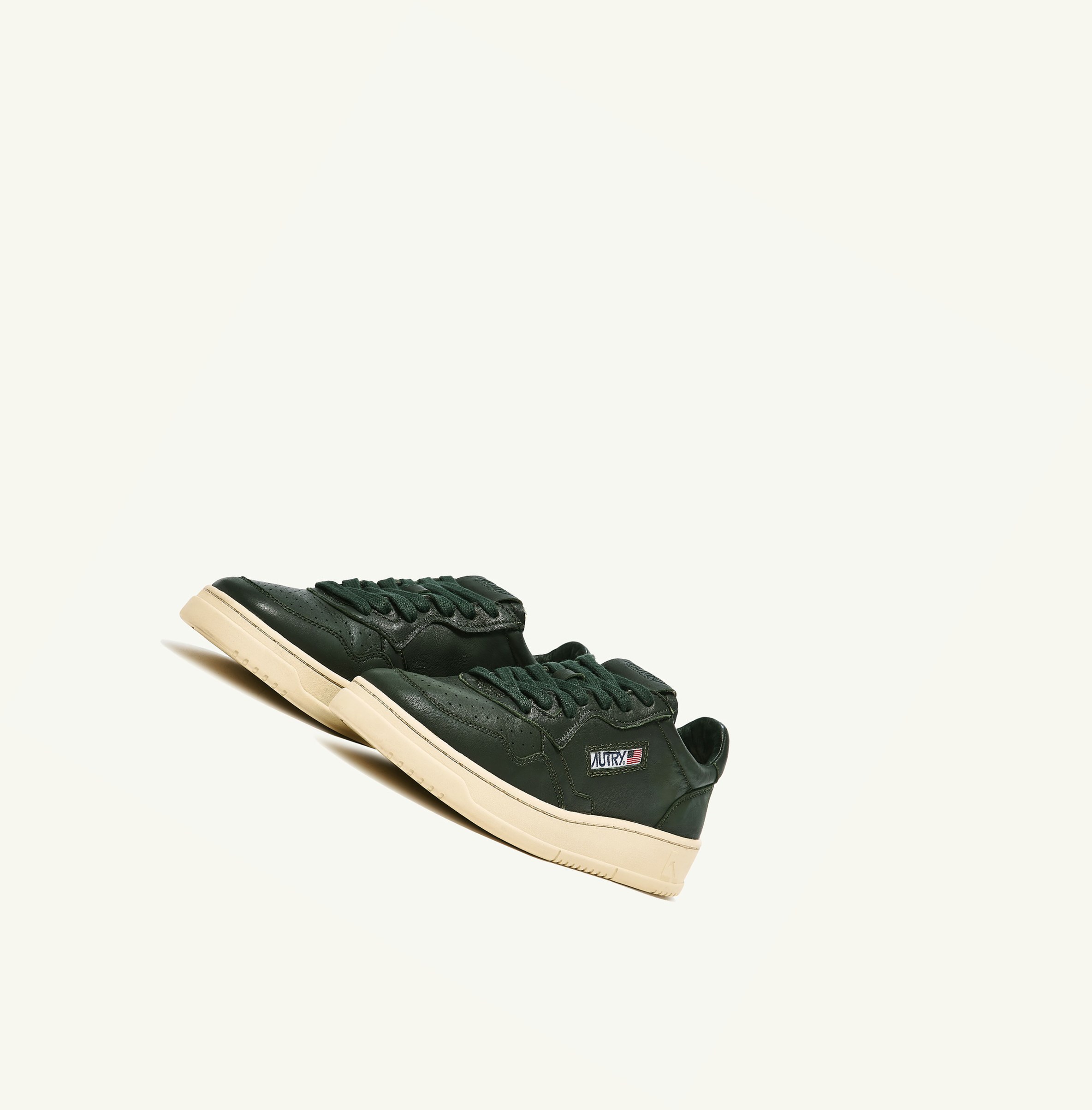 Men's Autry Medalist Low Trainers Green | 581736BAL