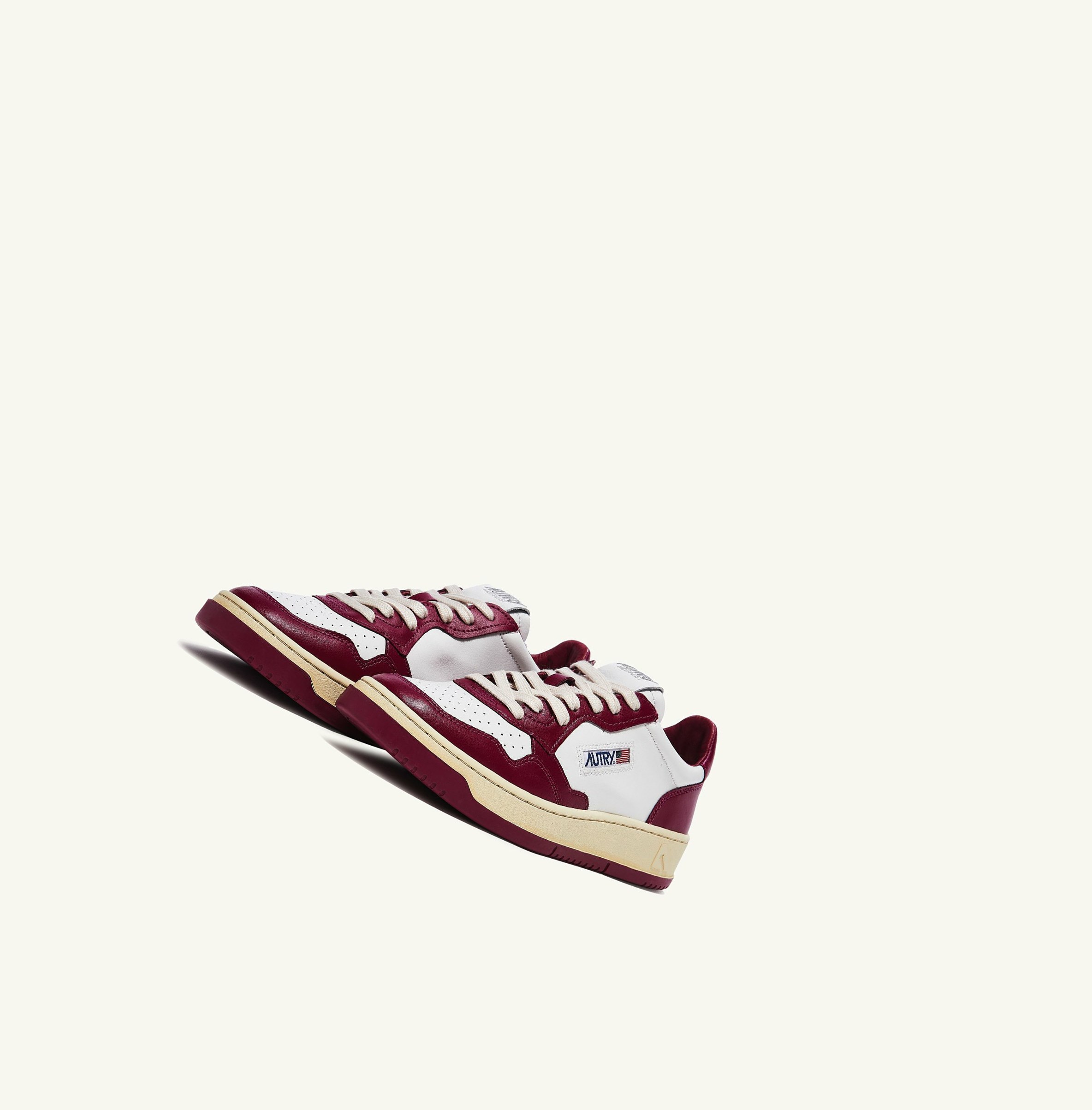 Men's Autry Medalist Low Trainers White Burgundy | 014723NDQ