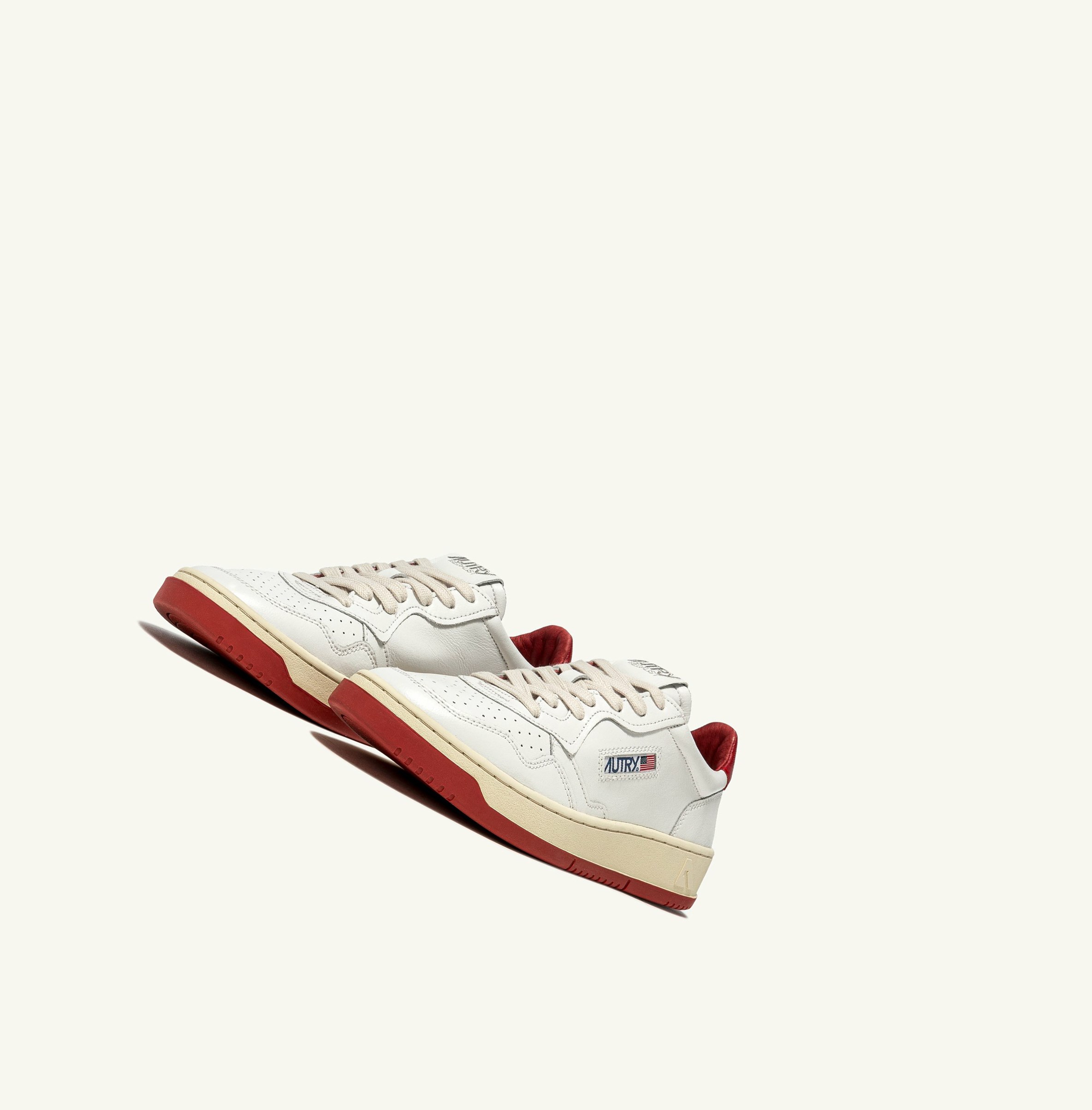 Men's Autry Medalist Low Trainers White Red | 265783PEM