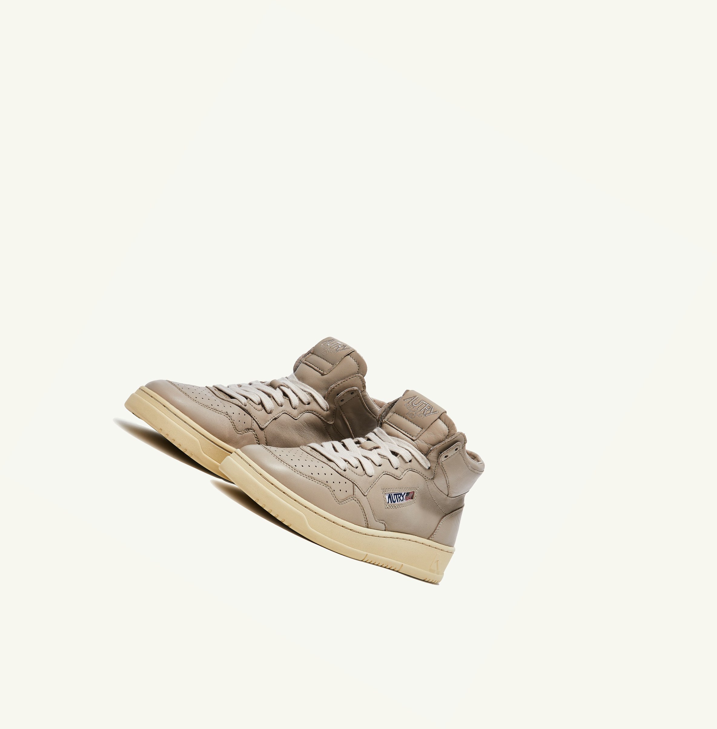 Men's Autry Medalist Mid Trainers Beige | 682379KLA