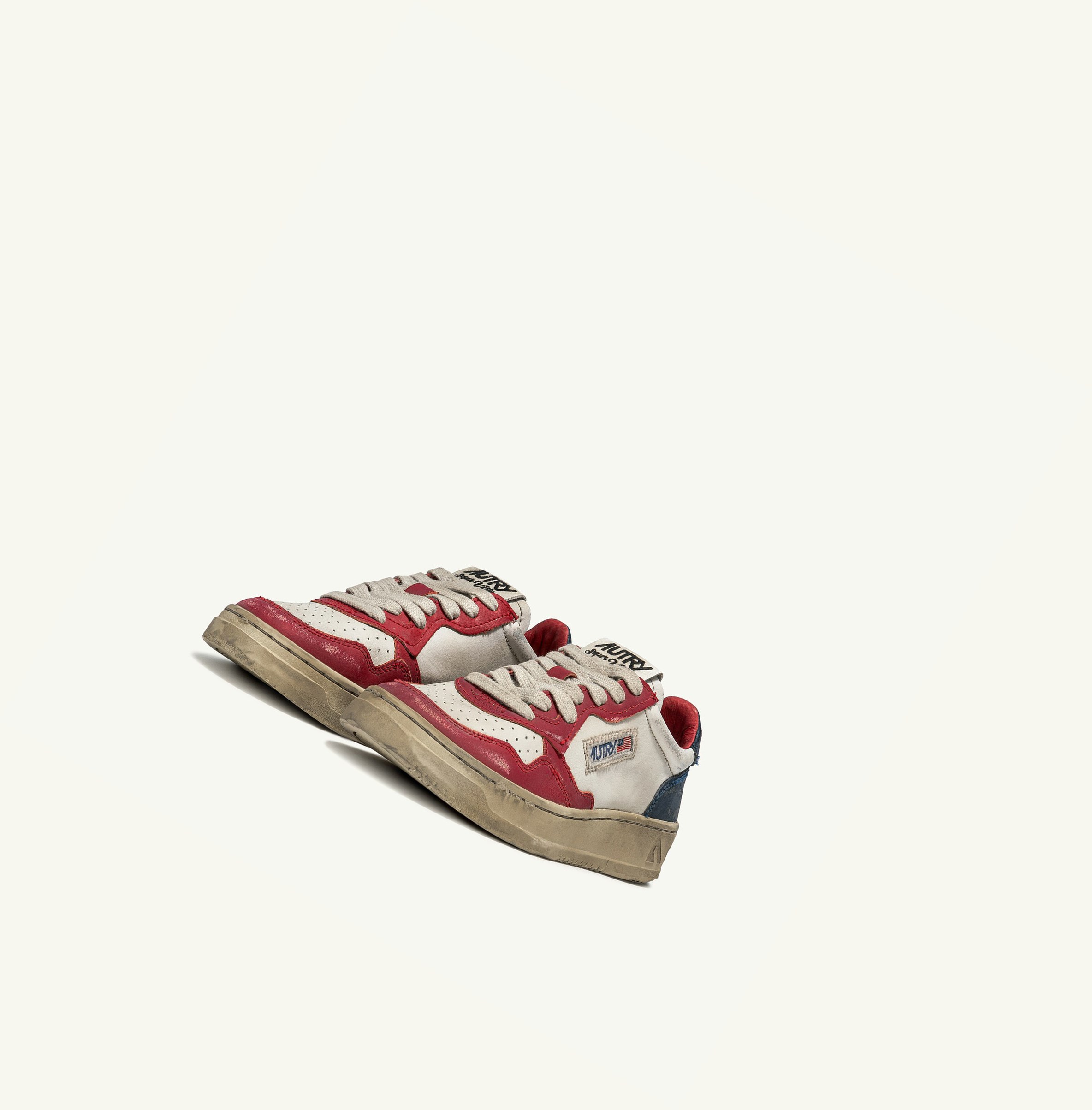 Men's Autry Super Vintage Medalist Low Trainers White Red Blue | 238019FYM