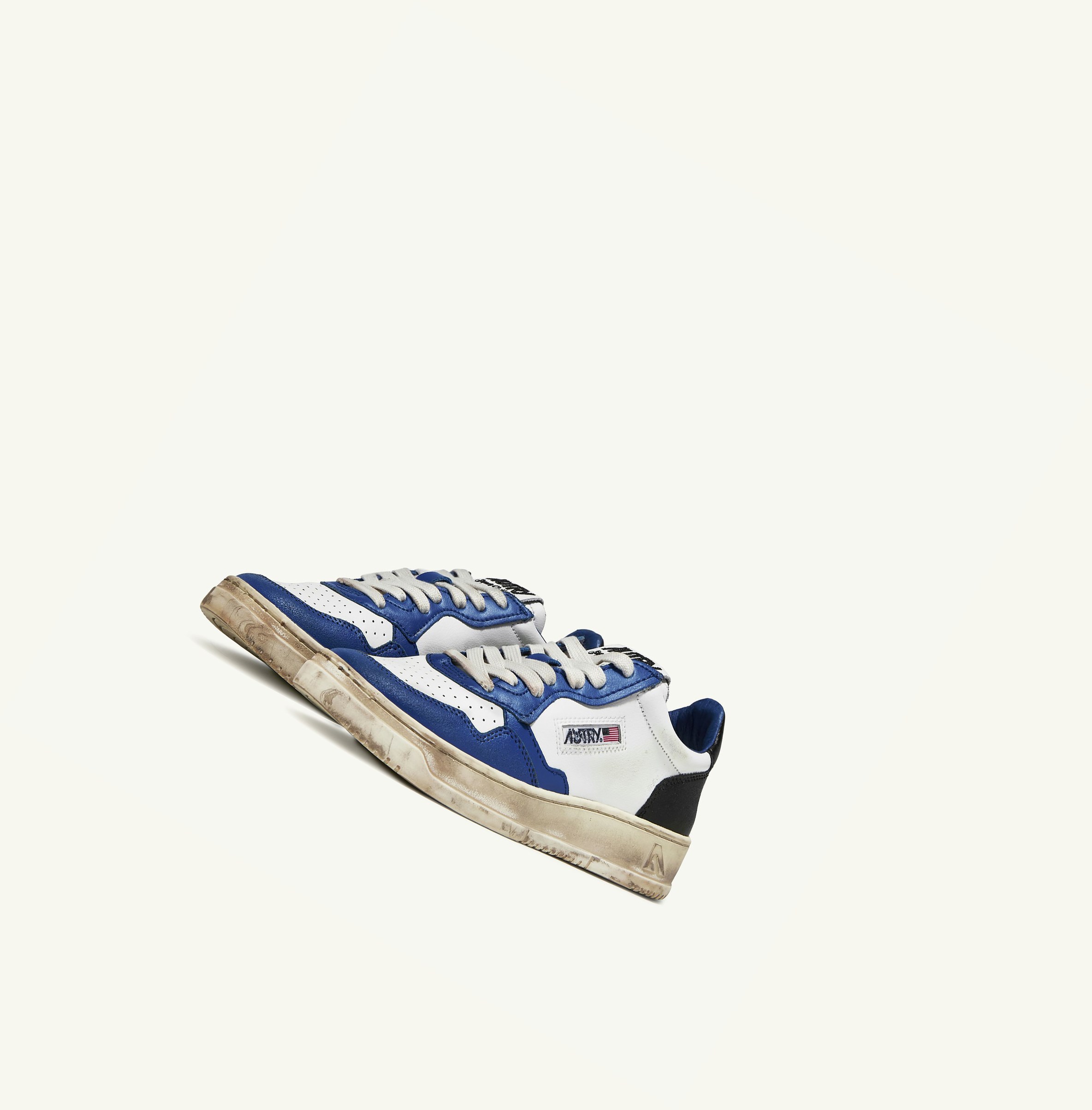 Men's Autry Super Vintage Medalist Low Trainers Blue | 725403NSF