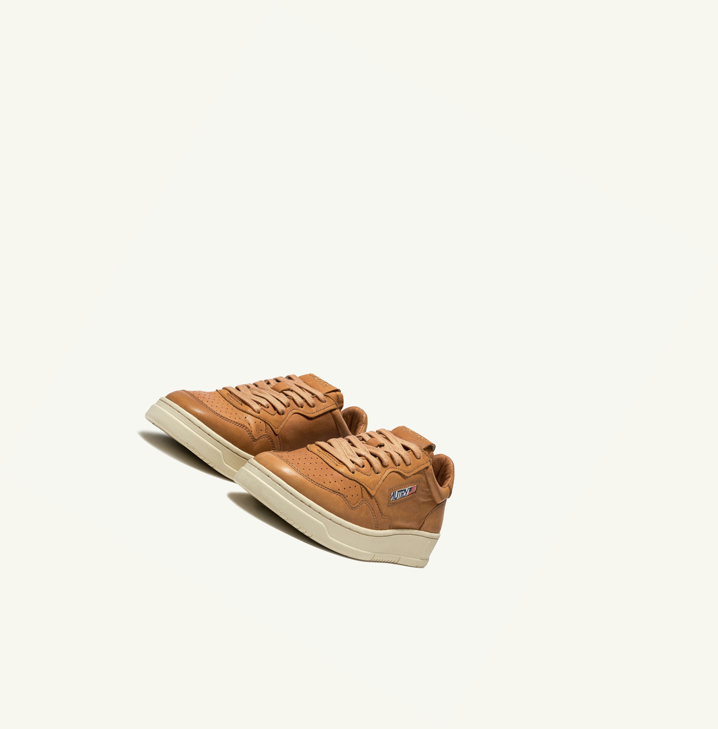 Women's Autry Medalist Low Trainers Brown | 408527UJB