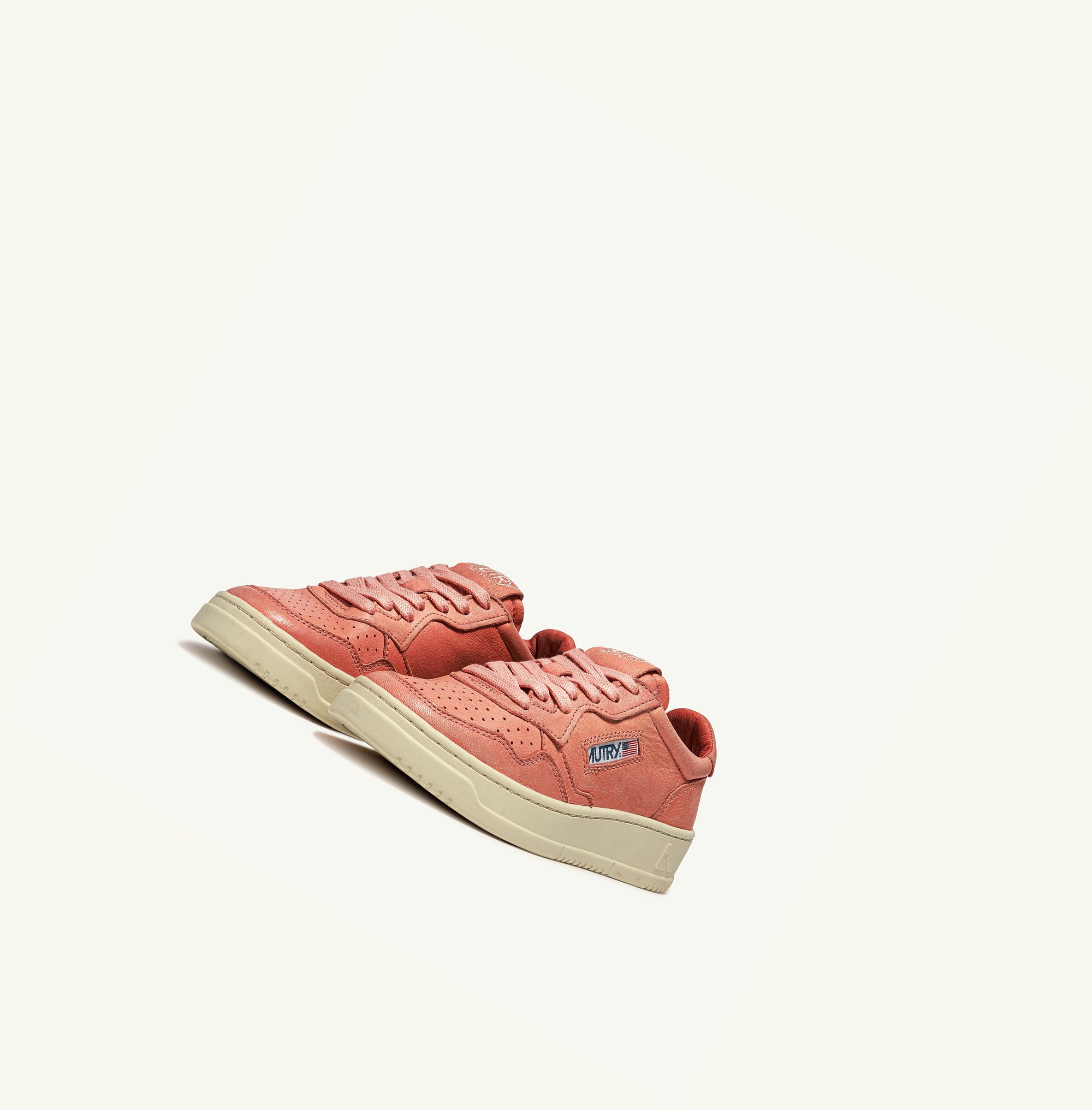 Women's Autry Medalist Low Trainers Coral Pink | 495312YHV