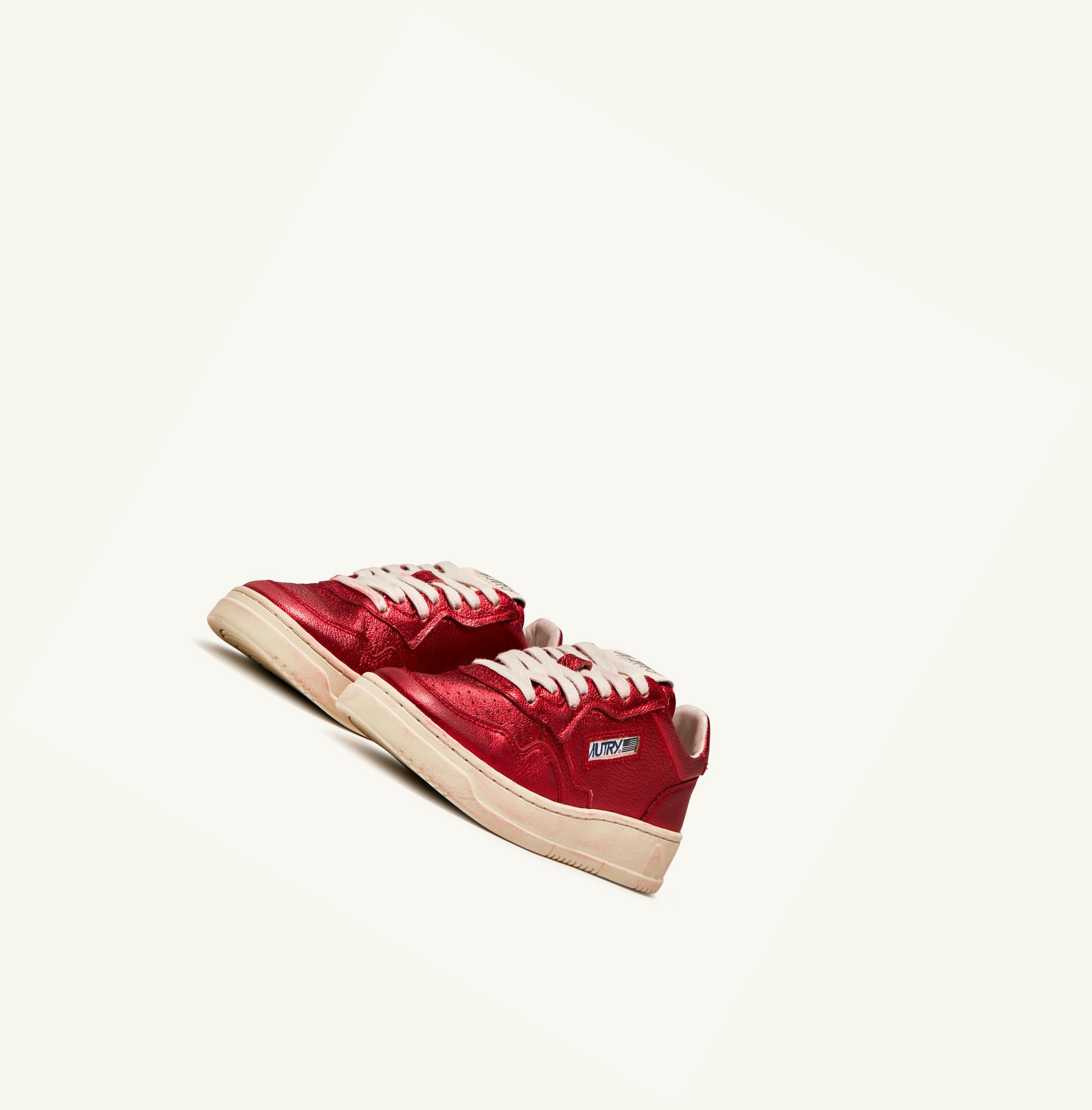 Women's Autry Medalist Low Trainers Red | 580913VBR