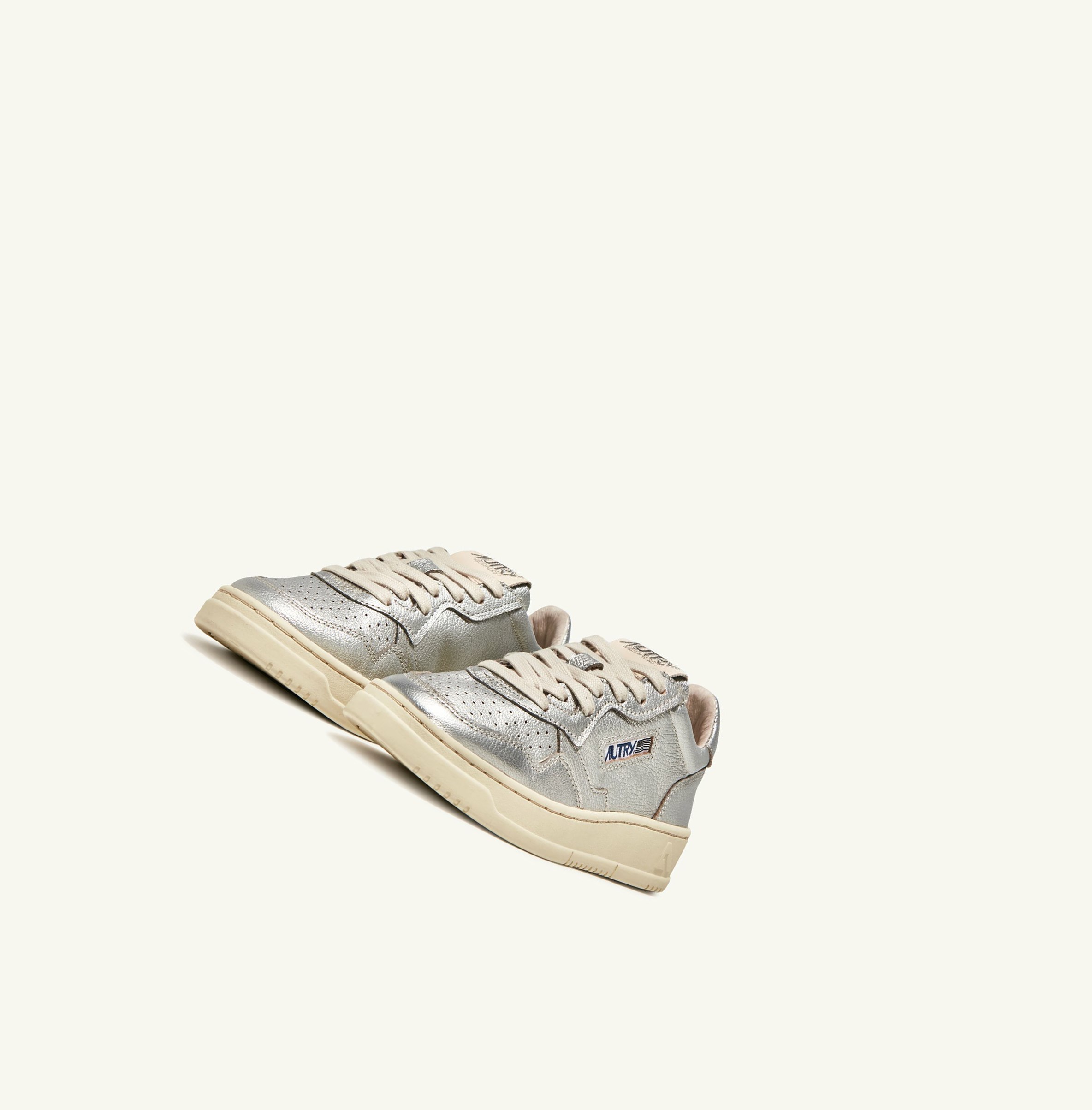 Women's Autry Medalist Low Trainers Silver | 180253VSM