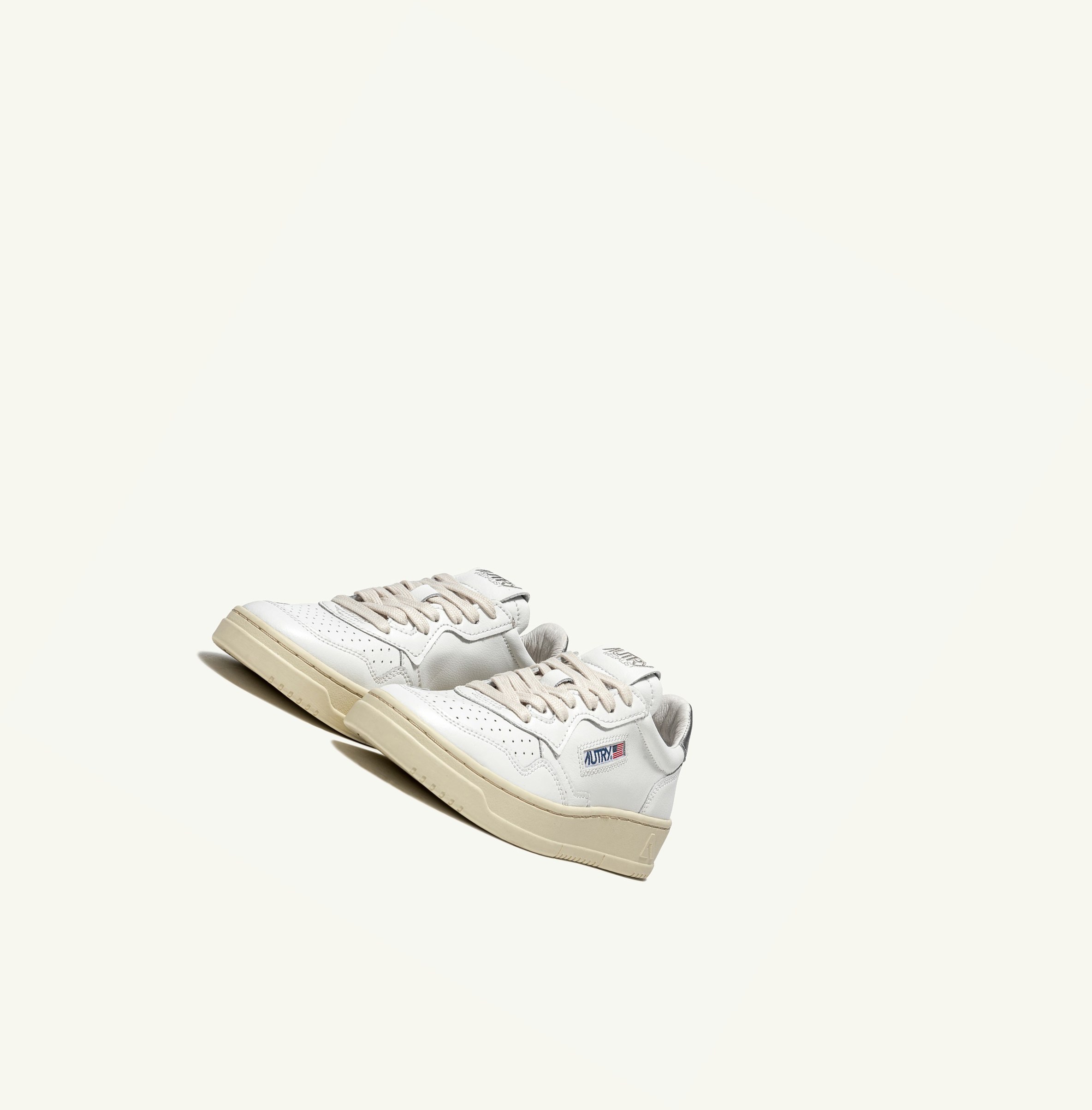 Women's Autry Medalist Low Trainers White Silver | 018493NVT