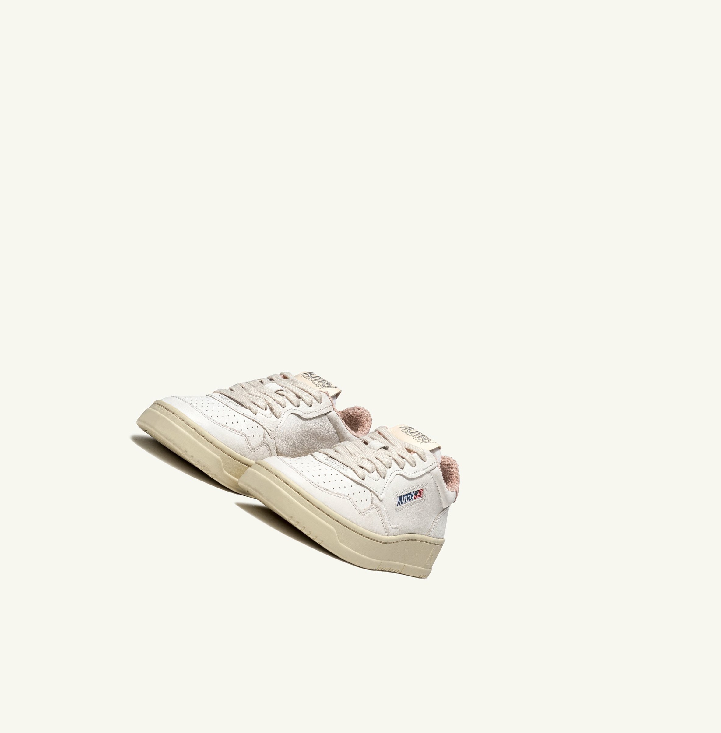 Women's Autry Medalist Low Trainers White Pink | 204683JZS