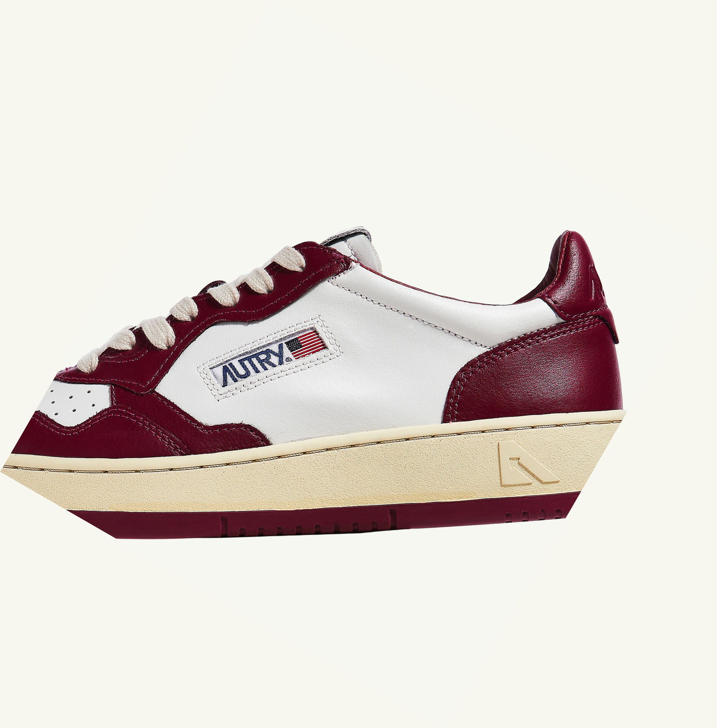 Women's Autry Medalist Low Trainers White Burgundy | 467190VSZ