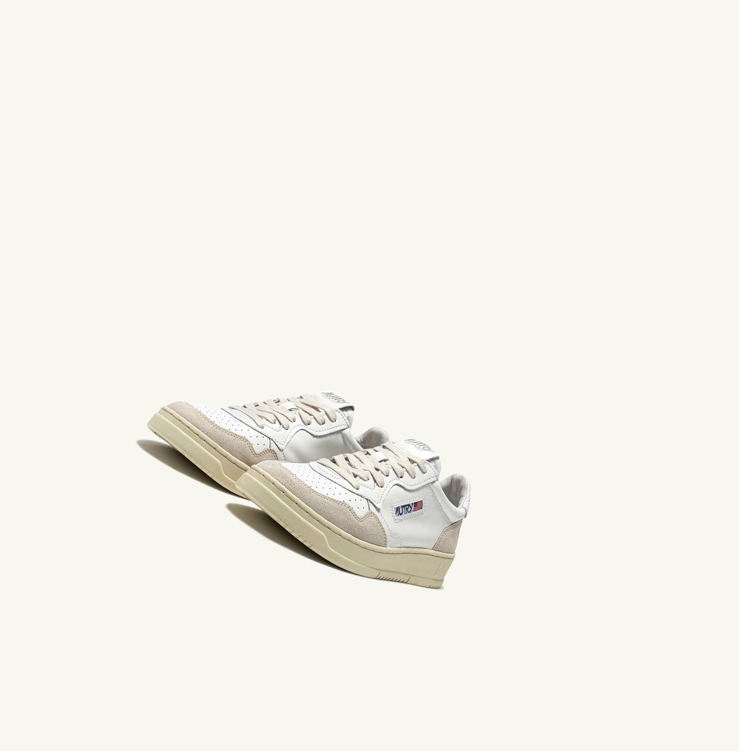 Women's Autry Medalist Low Trainers White | 560841PDM