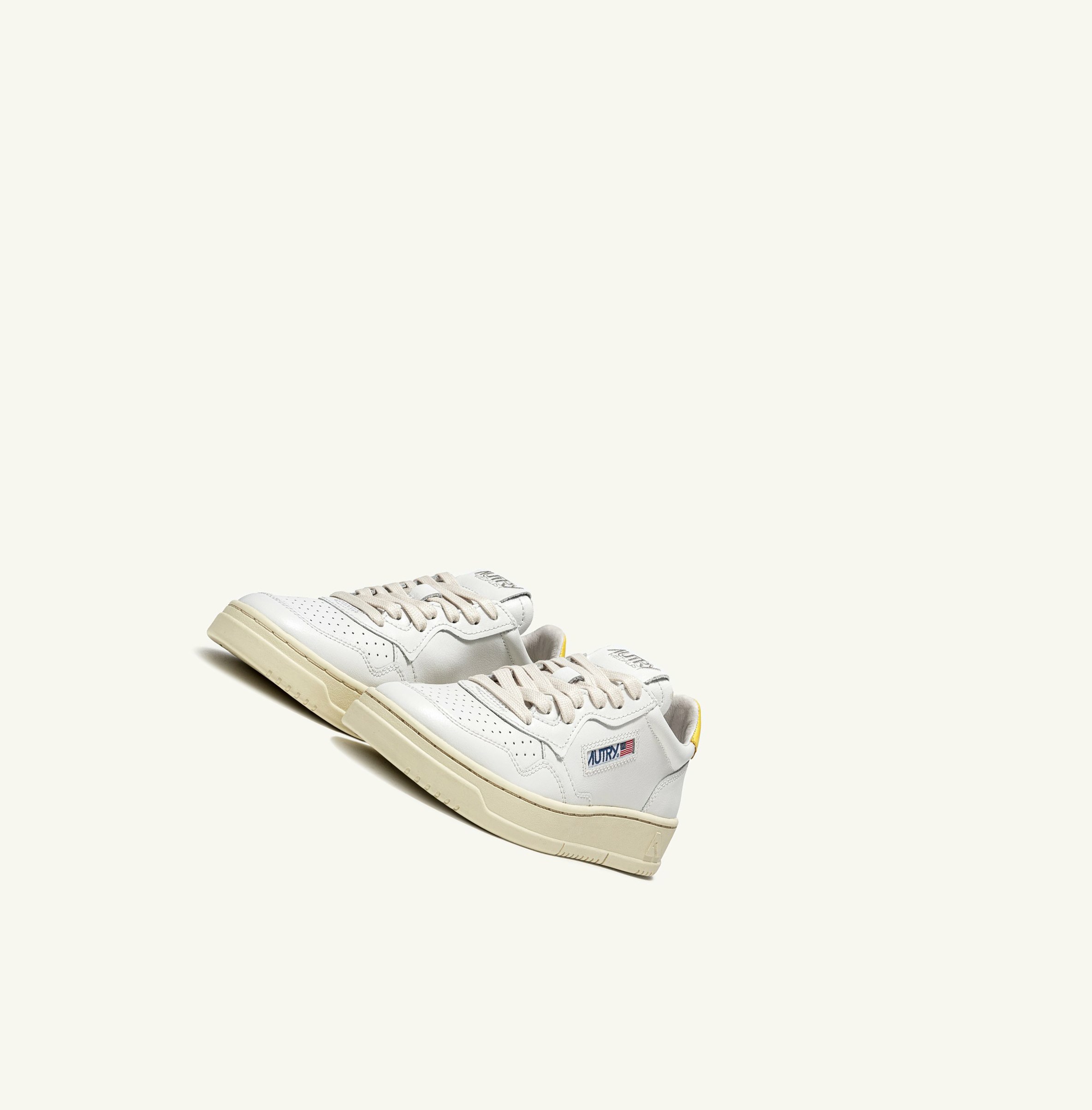 Women's Autry Medalist Low Trainers White Yellow | 620783BYR