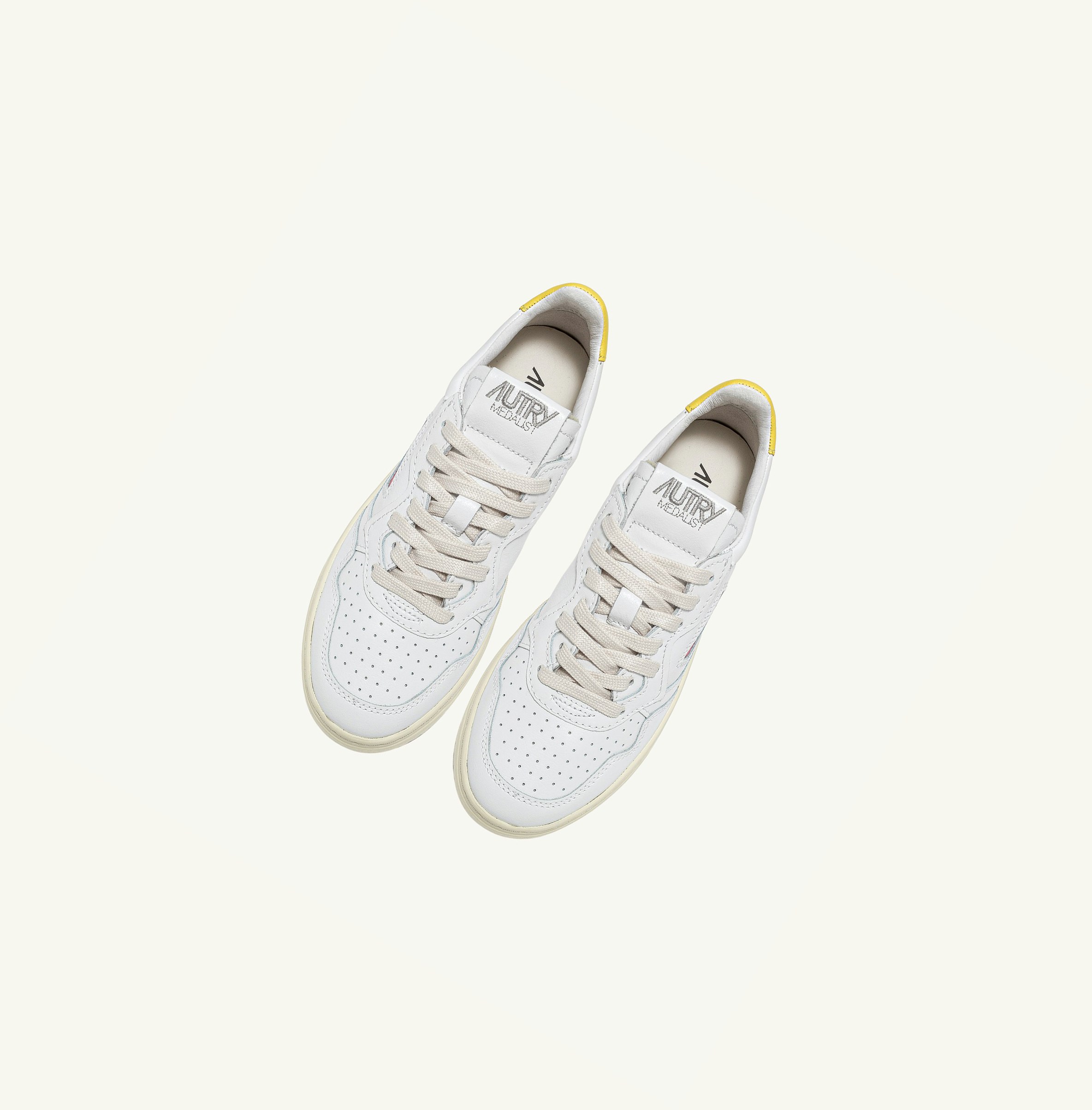 Women's Autry Medalist Low Trainers White Yellow | 620783BYR