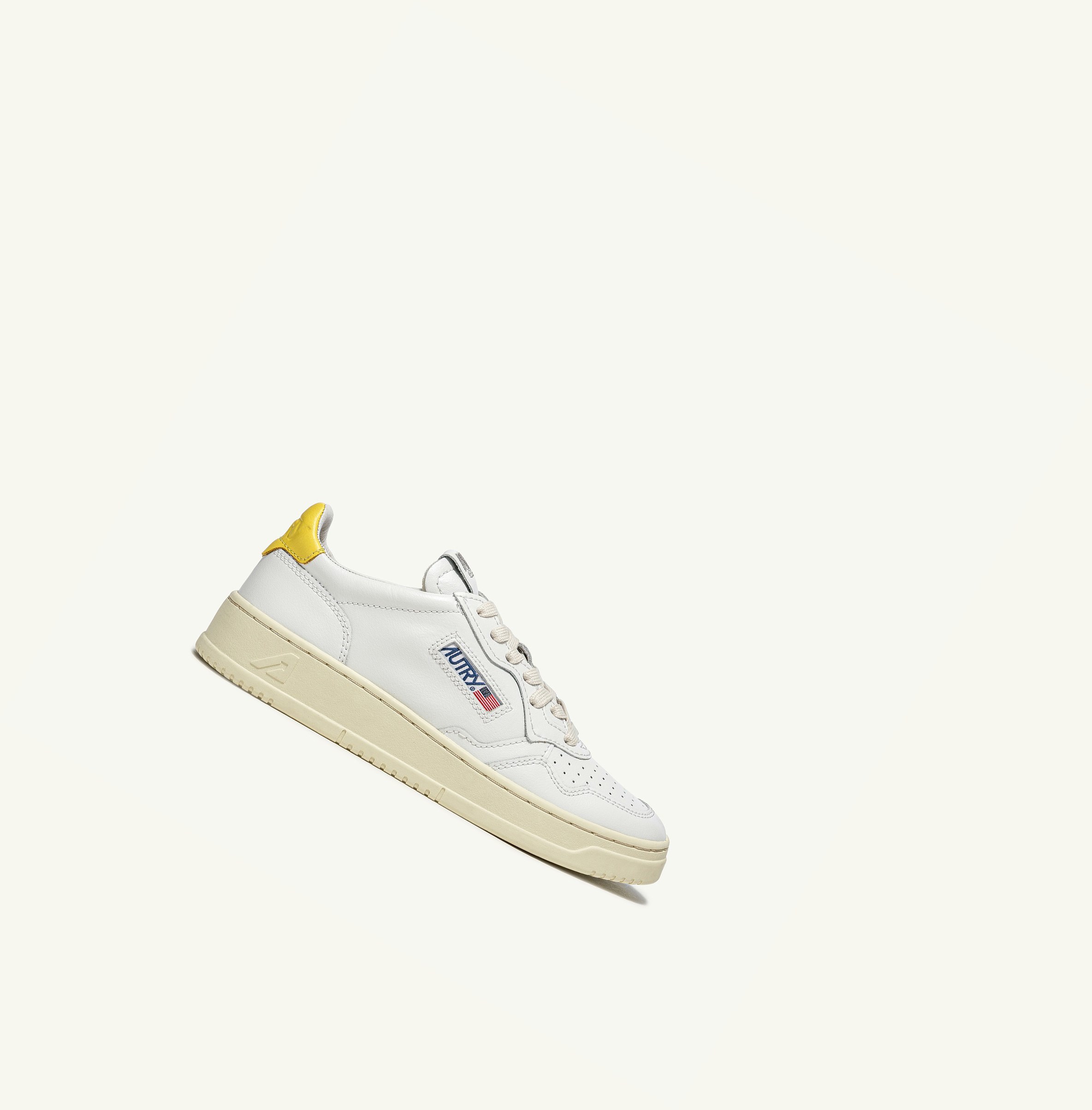 Women\'s Autry Medalist Low Trainers White Yellow | 620783BYR