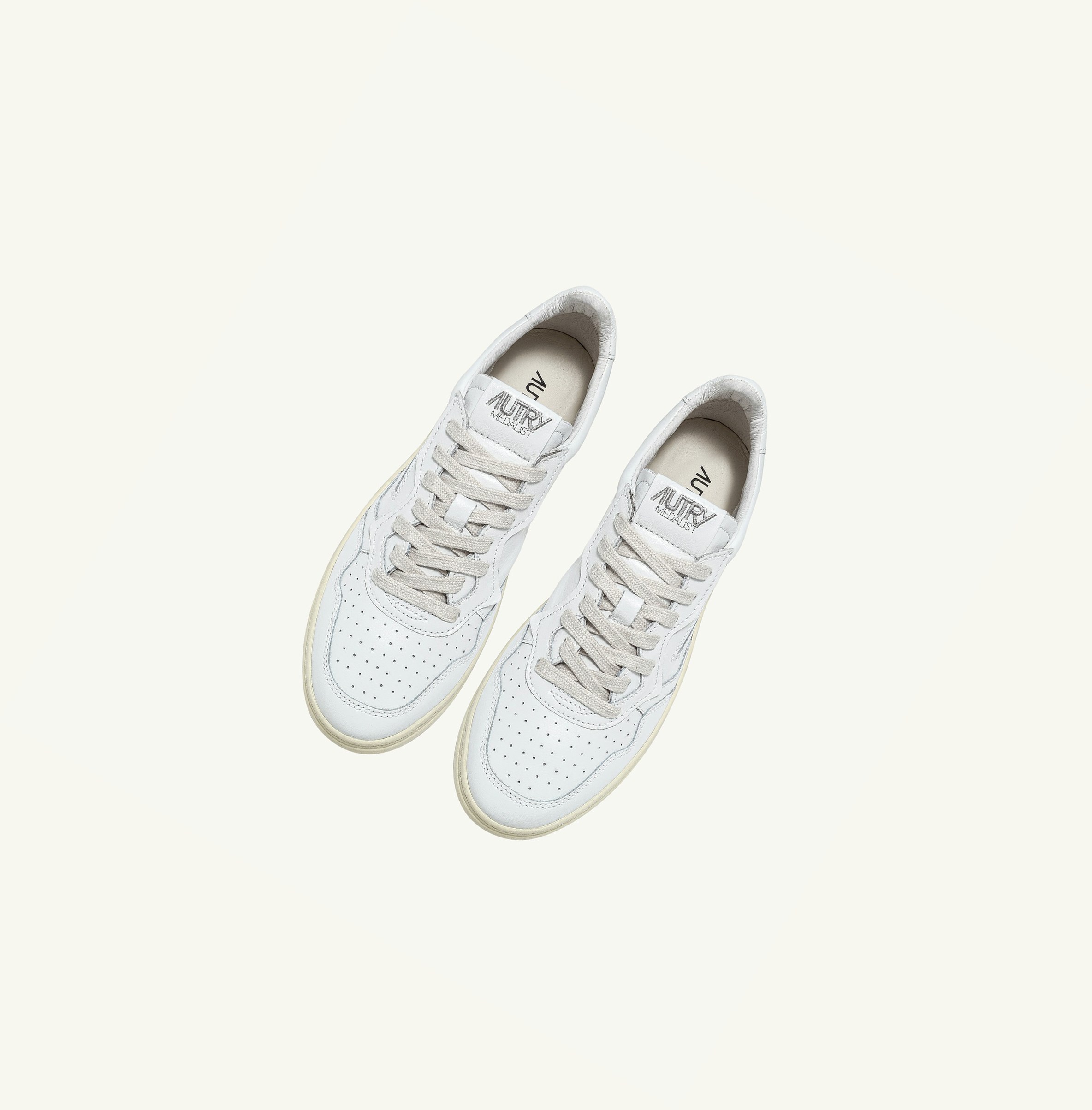 Women's Autry Medalist Low Trainers White | 639842NDG