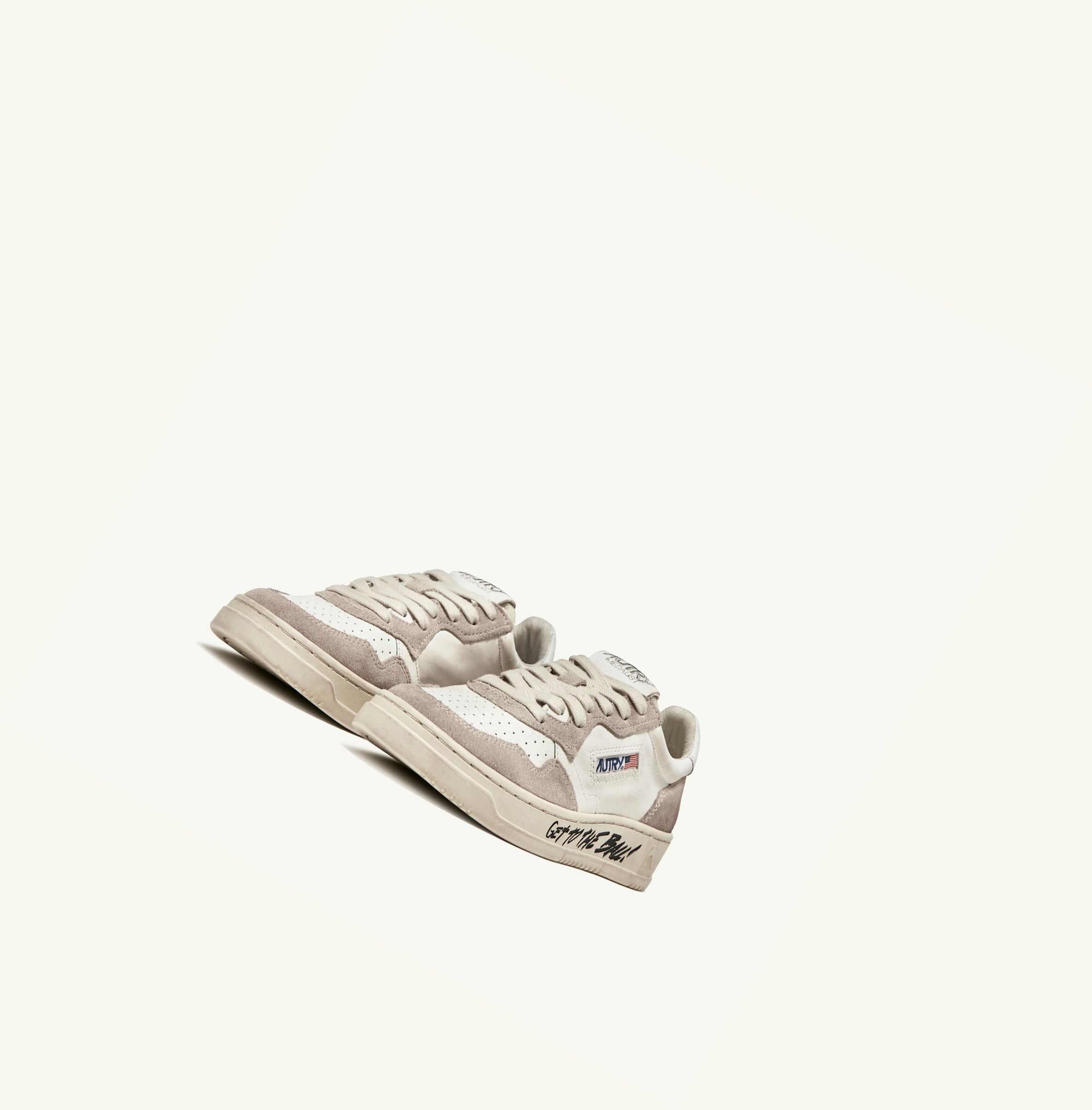 Women's Autry Medalist Low Trainers White | 708965KJV