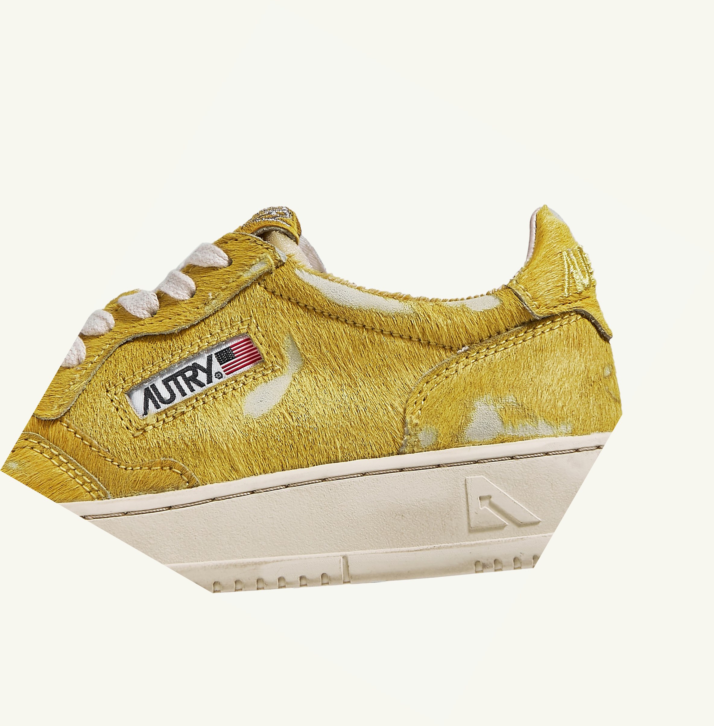 Women's Autry Medalist Low Trainers Yellow | 106358JKF